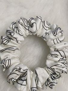 Black &amp;white Ruffled Scrunchie 🎀