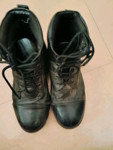 Mens Boots Size 10, Sparingly Used