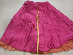 Skirt akkriti branded