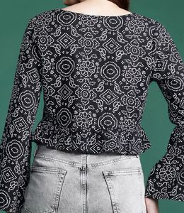 Patterned flared sleeves Crop Top