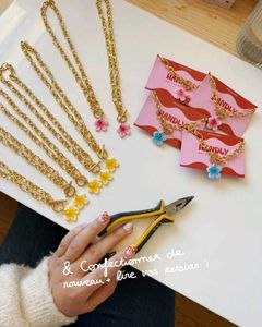 Gold Flower Pendant Necklace