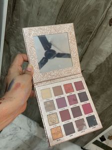 I Magic 16 Color Eyeshadow