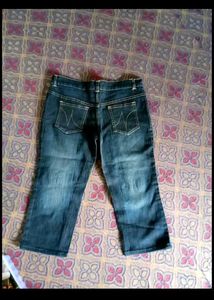 Cute Lilac Tie-Front Top And Capri Jeans Combo