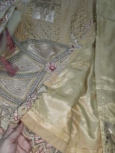 Beautiful 🤩 Pakistani Embroided Suit