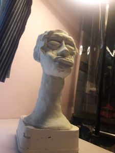 White Show Pieace Madusa Sculpture
