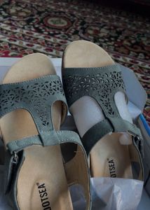 offer new sandal