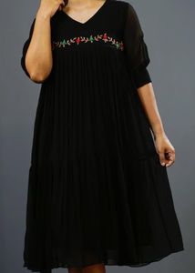 Elegant Black Dress - 40 Size