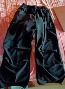 BLACK PARACHUTE PANTS