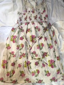 sleevless lace dress