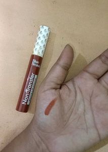 Cosmetic Bundle (lipstick, lipliner and claw clip)