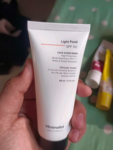 Minimalist Light Fluid Spf 50 Sunscreen