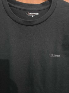 Black Tshirt: Live Free