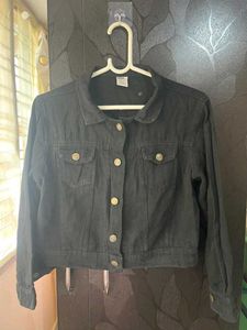 Chic Black Cropped Denim Jacket