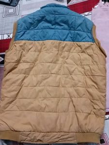 Men Padded Sleeveless Jacket