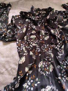 Black Floral 🌺🍃🌷🍀Top