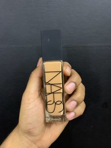 Natural Radiant Longwear Foundation ( Barcelona)