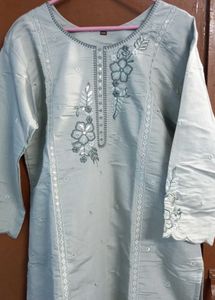 Elegant Grey Embroidered Kurta🩶