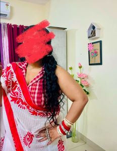 Elegant Red &amp; White Saree with padded blouse