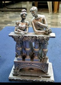 Beautiful Couples Statue
