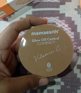 Mamaearth Glow Oil Control Compact With One Freebi