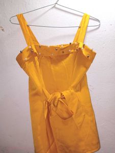 Chic Yellow Crop Top