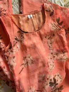 AKS Kurti Suit Set With Dupatta, Earlier It Was Attached To Kurti As Shown In Second Imagine But It Was Not Looking That Good So I Detached It. Only Used For 2-3 Hours