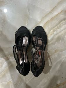 INC.5 Black Heels