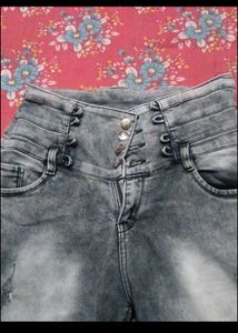 Stylish High-Waisted Denim Jeans