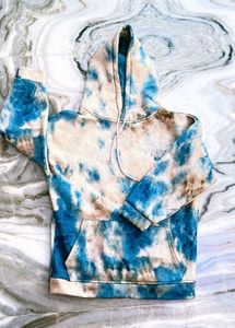 “Trendy Tie-Dye Hoodie – Comfort & Style in One”