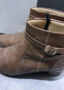 BROWN BOOTS