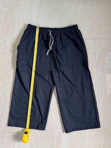 Unisex Comfy Black 3/4 Shorts