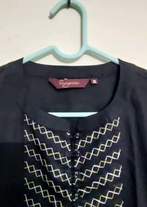 Sangria Black Top