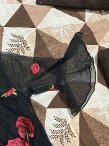 BLACK FLORAL TOP