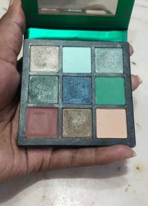Huda Beauty emerald obsession platter