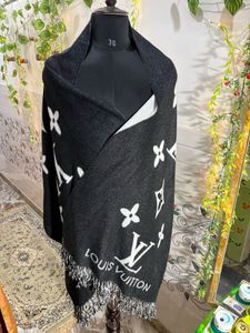 Louis Vuitton Black/White Amazingly Soft😍