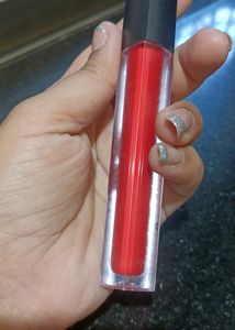 Huda Beauty Liquid Lipstick Shade - HeartBreaker