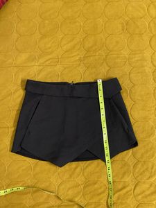 Zara black skort waist 28