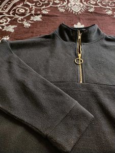 Trending quater zipper for women's