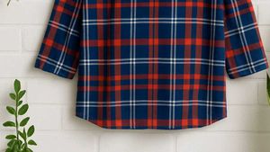 Plaid 3/4 Sleeve Top