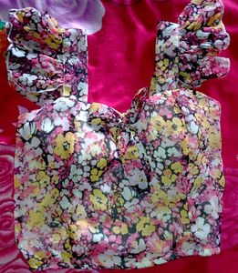 Floral Ruffle Sleeve Crop Top