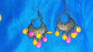 Two Pair Of Fashion Earings
