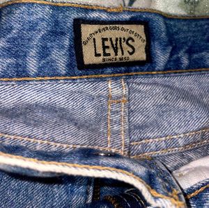 Combo Blue Levi’s jeans  And Grey Mom Jean