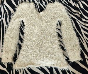 🤍 White V-Neck Sweater/Top