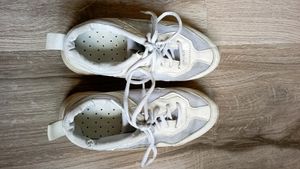 Club Factory Sports Shoes. Size: 37 Euro (Defects Are Visible In The Photos)