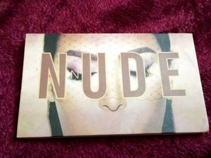 HUDA GIRL Rose Gold   and nude palette du