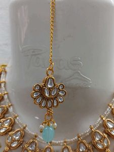 Elegant Kundan &amp; Bead Necklace