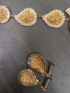 Elegant Gold-Tone Necklace &amp; Earrings
