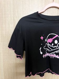 Playful Black Skull &amp; Bones Cropped Tee