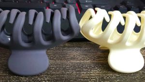 Set Of 2 Grip Hair Claws! 🍢