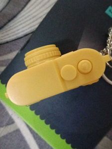 CAMEO KEYCHAIN